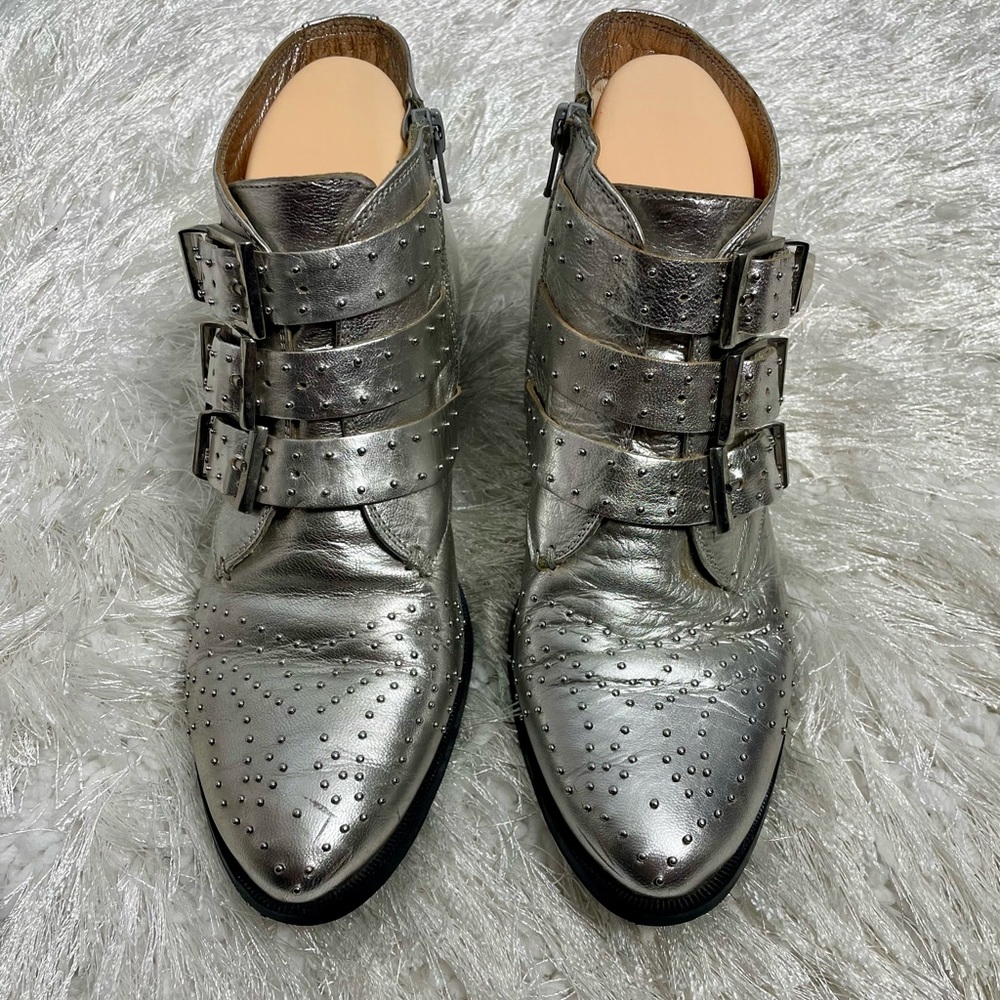 Bronx Size 8.5/9 Silver Studded Buckle Boots